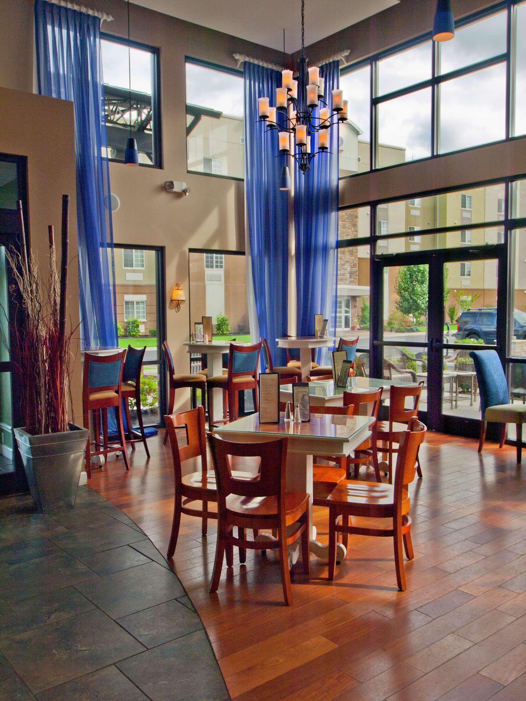 Doubletree By Hilton Buffalo-Amherst Restaurang bild